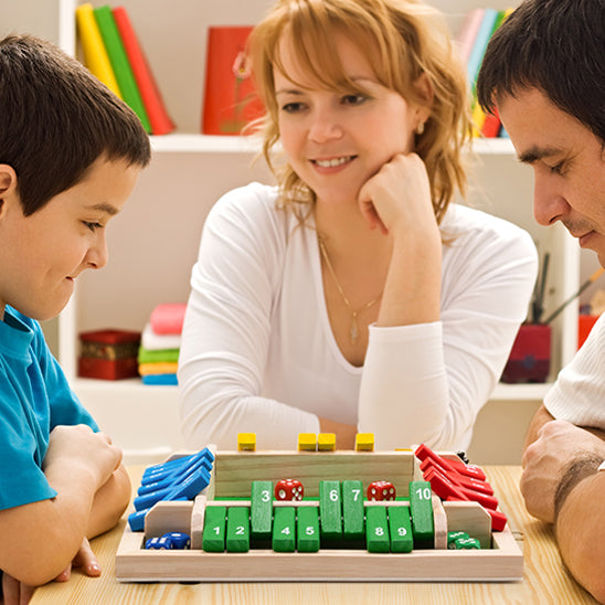 Jeux-de-société-famille-deux-joueurs
