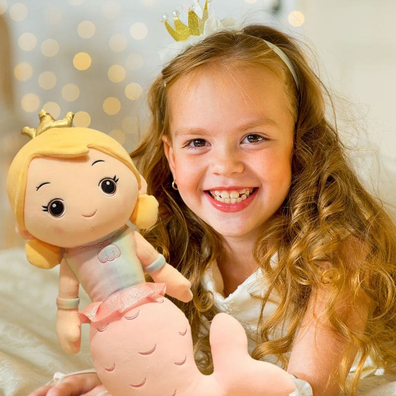poupée pour fillette blonde avec une couronne de princesse et une queue de sirène le cadeau parfaut pour les petites filles.