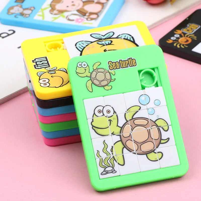 Puzzle coulissant en plastique 4 x 4 carrés