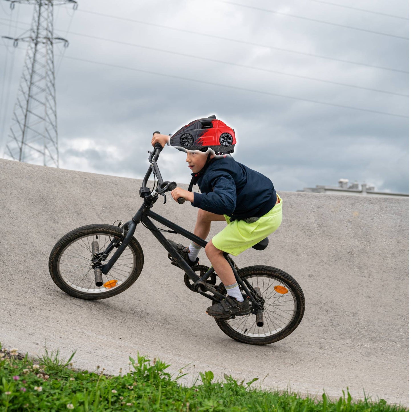 Casque vélo enfant |Design ludique,VOITURES DE COURSE ORIGINALES🚴🏾♂️ - JEUX - FOCUS