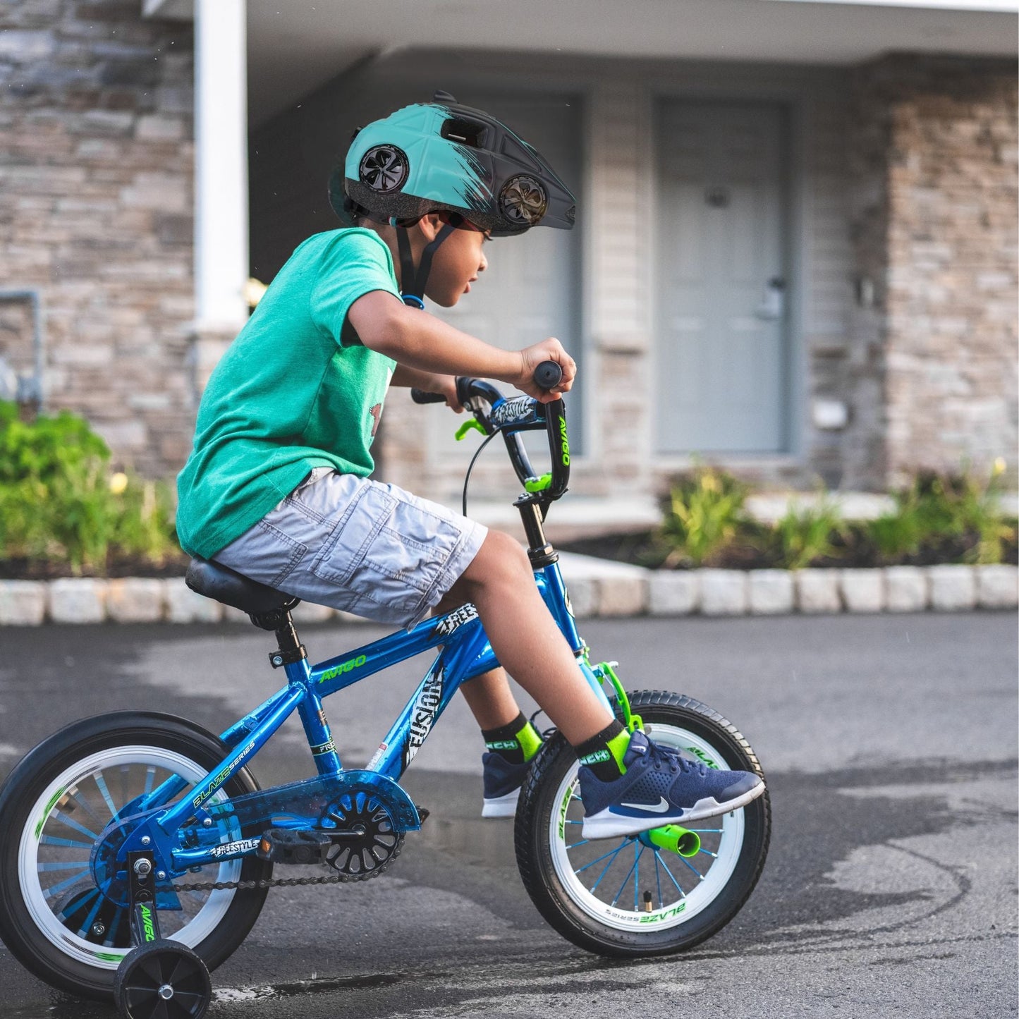 Casque vélo enfant |Design ludique,VOITURES DE COURSE ORIGINALES🚴🏾♂️ - JEUX - FOCUS