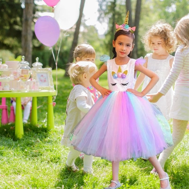 Déguisement princesse pour petite fille rêve de licornes et de spectacle lumineux parfait pour Halloween et les jeux entre amis