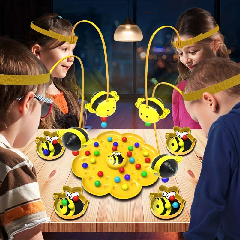 4 enfants jouent au jeu de société 4 ans de pêche des Abeilles avec bandeaux sur le front