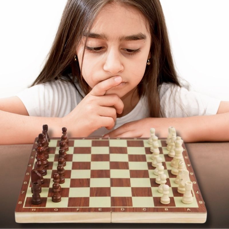 un cadeau parfait pour les adolescents le jeu d'échec en bois