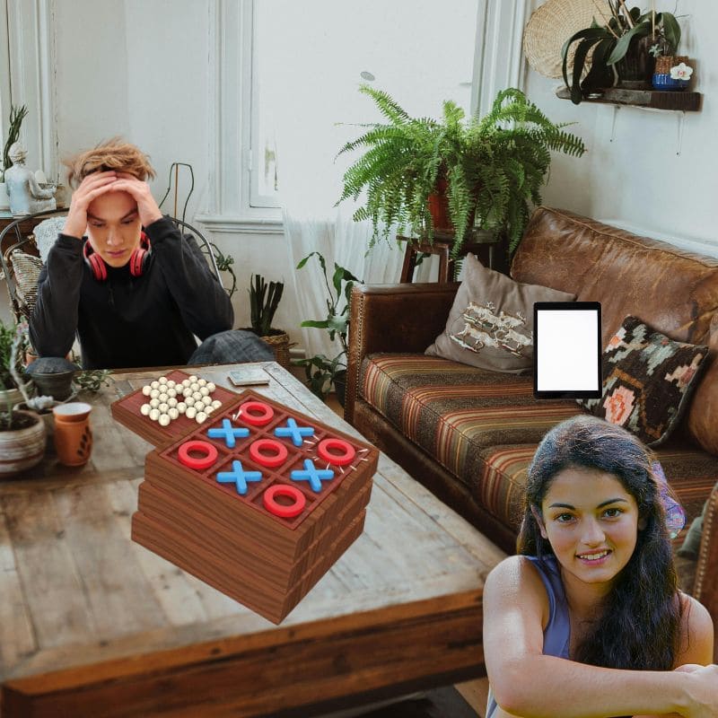 2 adolescents sont entrain de jouer aux jeux de stratégie laissé sur la table du salon objets décoratifs et stimulant fermer écrans