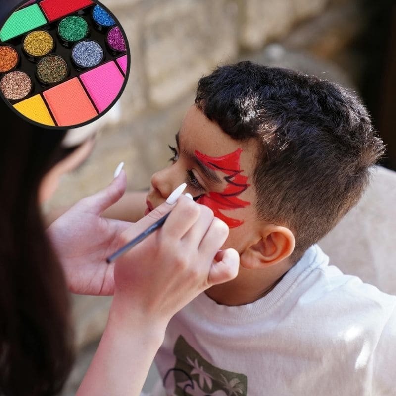 maquillage halloween riche en qualité, opaque s'étend bien et se lave facilement