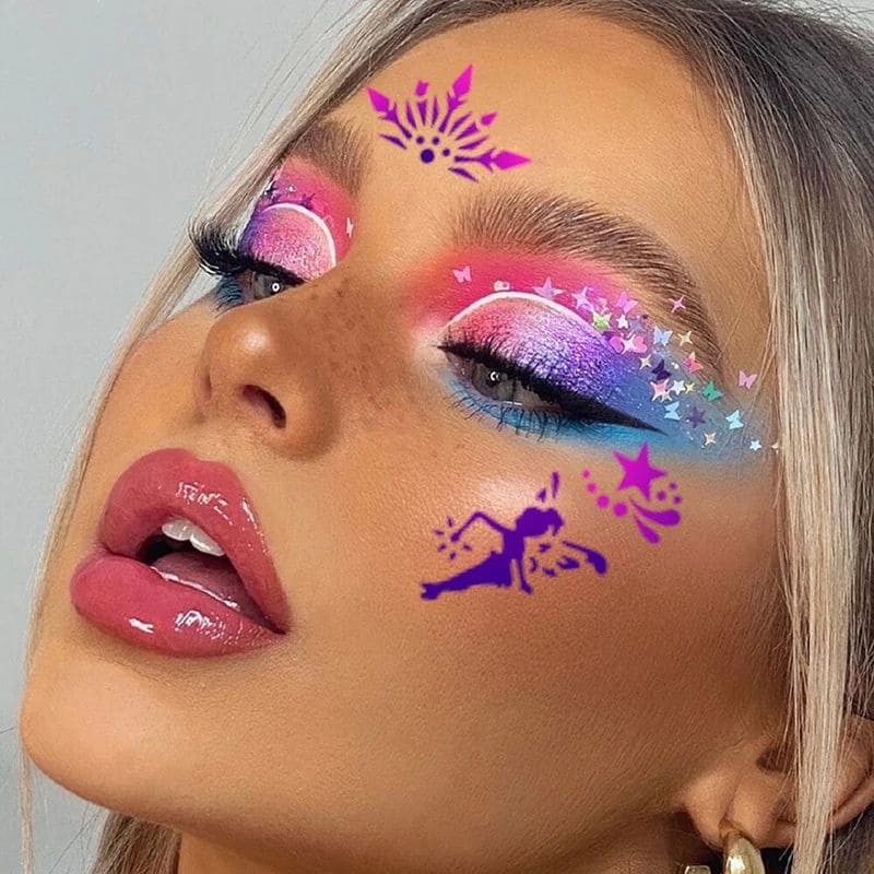 Femme avec un maquillage de peinture corporelle fait avec un pochir lavable et réutilisable