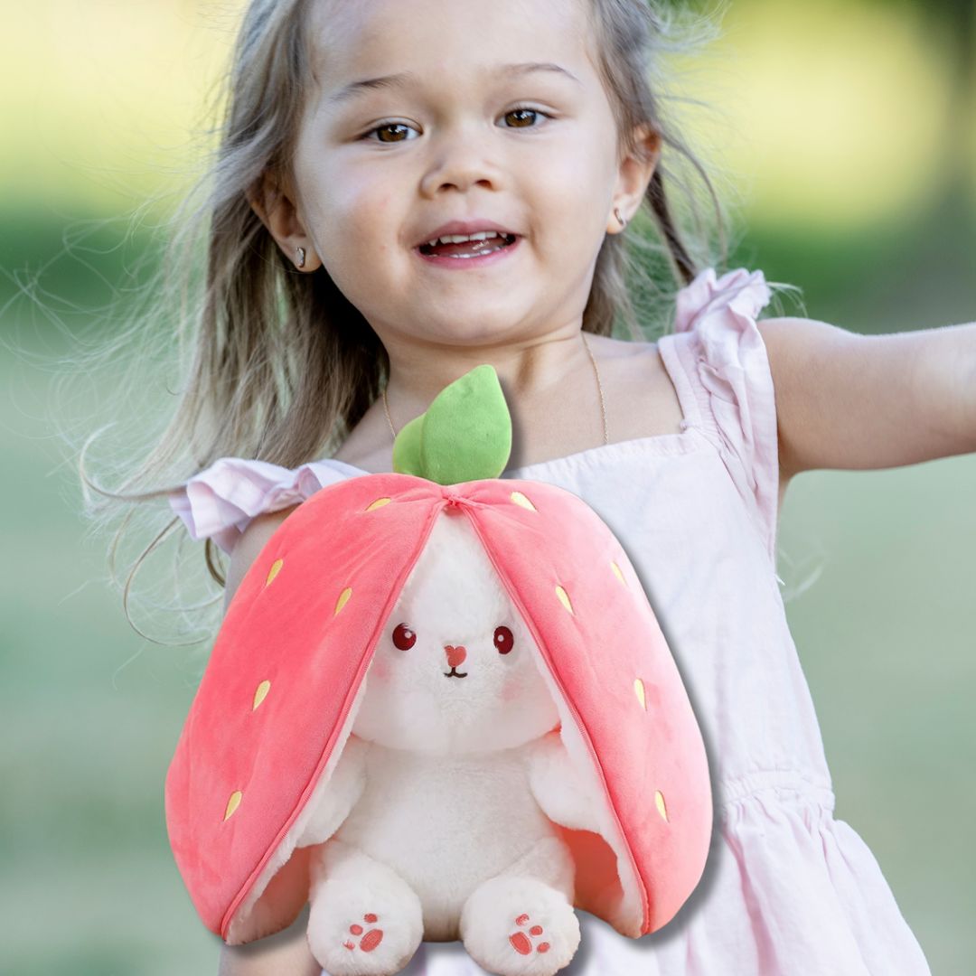peluche-lapin-transformable-en-fraise-douceur-moelleux-adorable