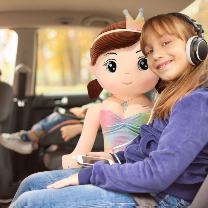 poupée pour fillette petite sirène pincesse qui évolue avec l'âge de l'enfant assure le confort dans les voyages en voiture.
