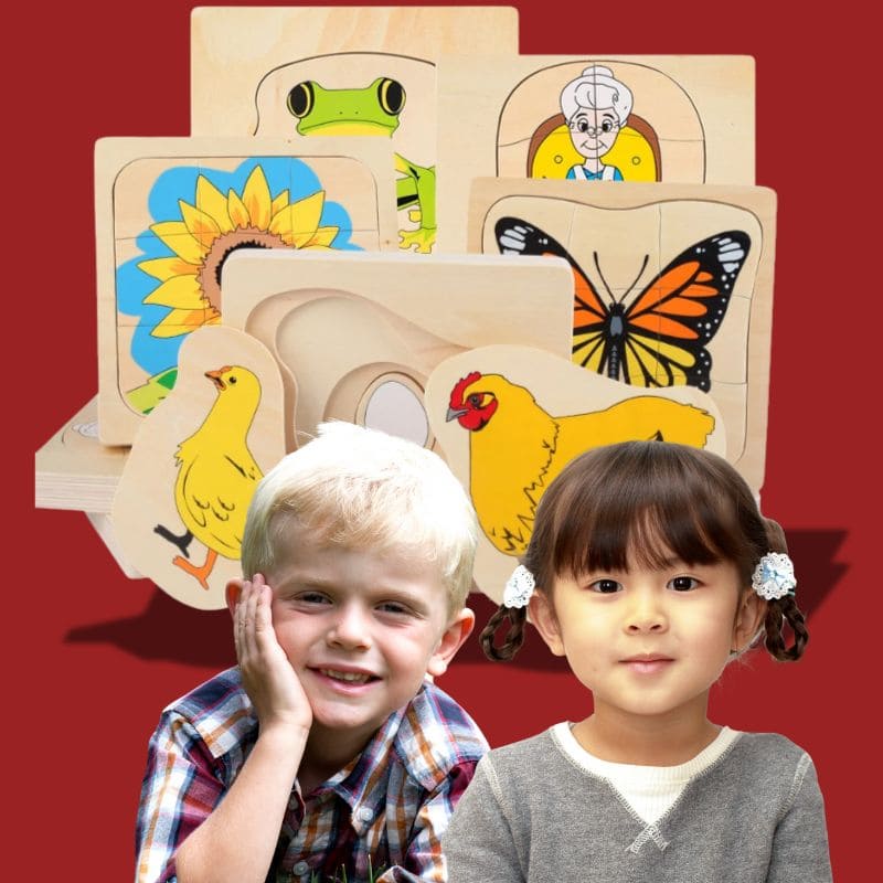 2 enfant de 4ans et 6 ans ont du plaisir Ă faire leur puzzle en bois de la collection cycle de vie.