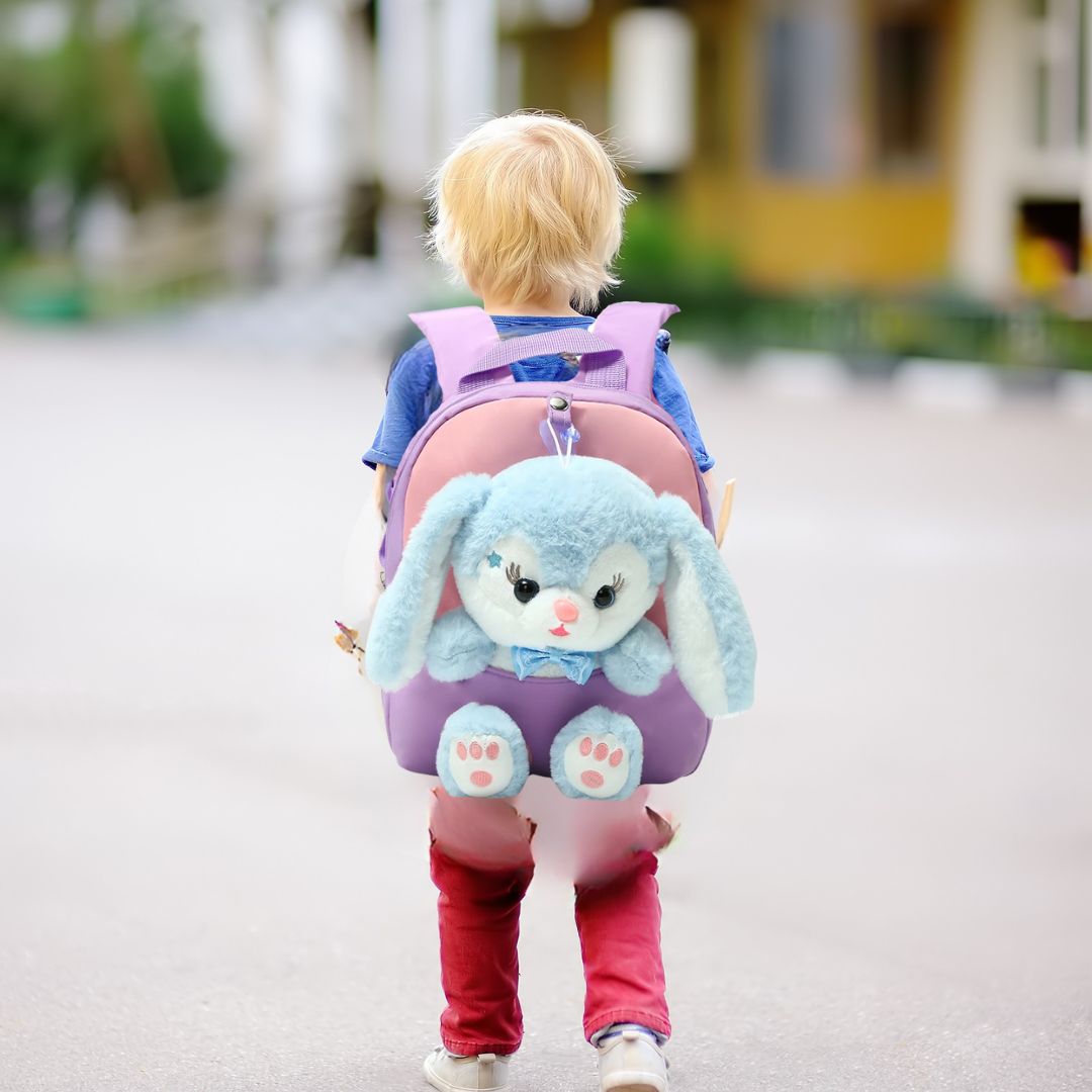 sac-a-dos-maternelle-peluche-lapin-doudou-bébé-voyageur-trousse-vacances