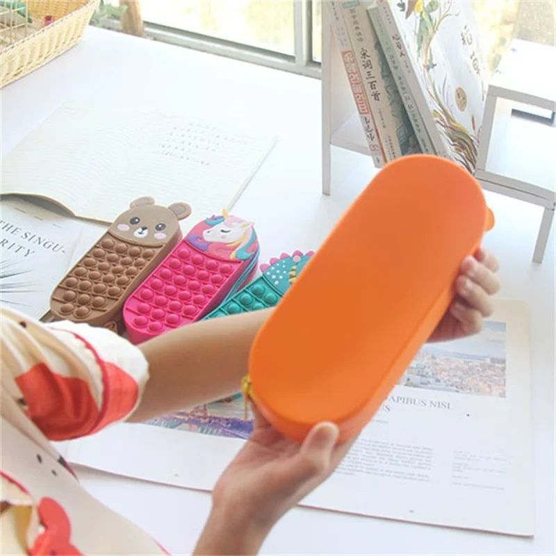 trousse-scolaire-anti-stress-pop-it-modeles-ludique-occuppe-les-doigts_2_1ba8e9d5-89ac-465a-89a9-03abe1eb18bf