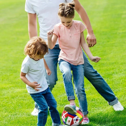 un match en famille au parc avec e ballon foot familial