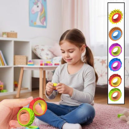 une fillette admire sa nouvelle bague anti stress pour l'école