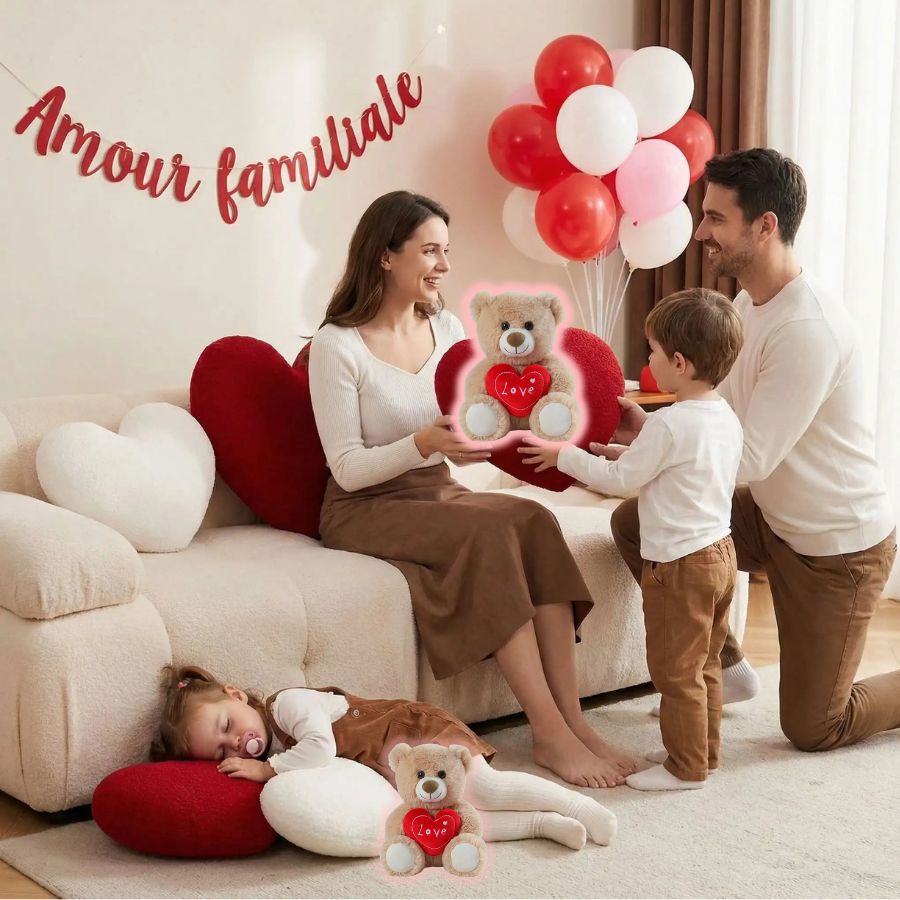 un papa et une maman donne les cadeaux st valentin pour fêter l'Amour de la famille