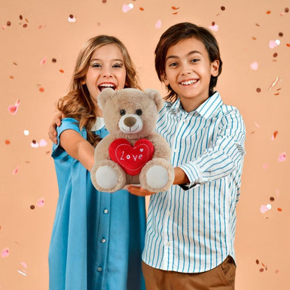 2 amis dans la classe se sont offert leurs cadeaux st-Valentin la peluche ourson Teddy Bear avec coeur rouge LOVE