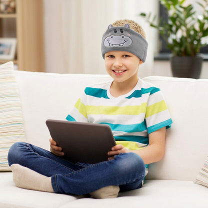 un garçon et sa tablette de jeux éducatifs ne fait aucun bruit grâce à son casque audio enfant en bandeau ajustable