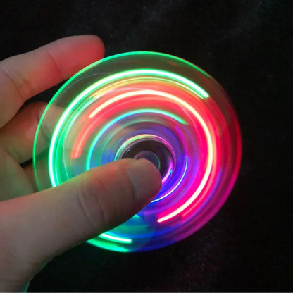 appuyer plusieurs fois au centre de son hand spinner LED pour varier 