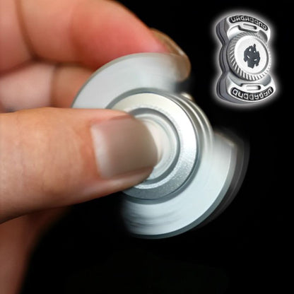 hand spinner 3 en 1 en métal argenté  tête de squelette en feu