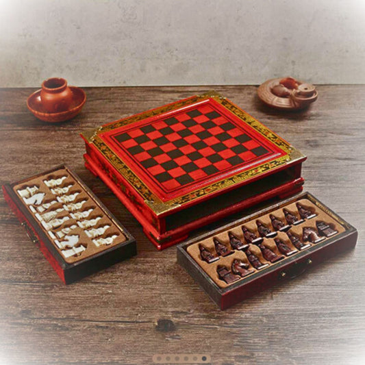 un superbe jeu d'échec en bois artisanal avec 2 tiroires de rangement des pièces un cadeau précieux à offrir