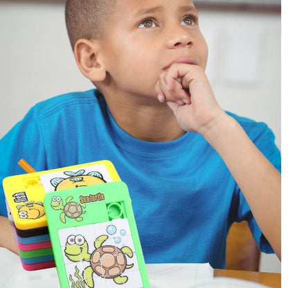 utiliser un puzzle coulissant pour exercer la concentration et la pensée logique des enfants