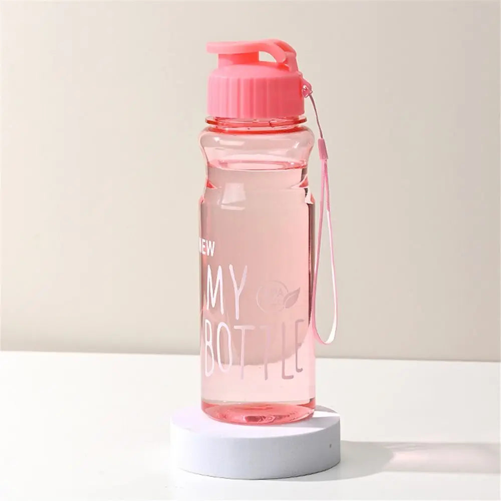 Bouteille d'eau multicolore en plastique de grande capacité