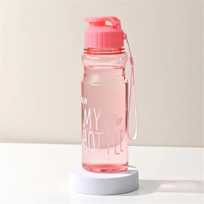 Bouteille d'eau multicolore en plastique de grande capacité