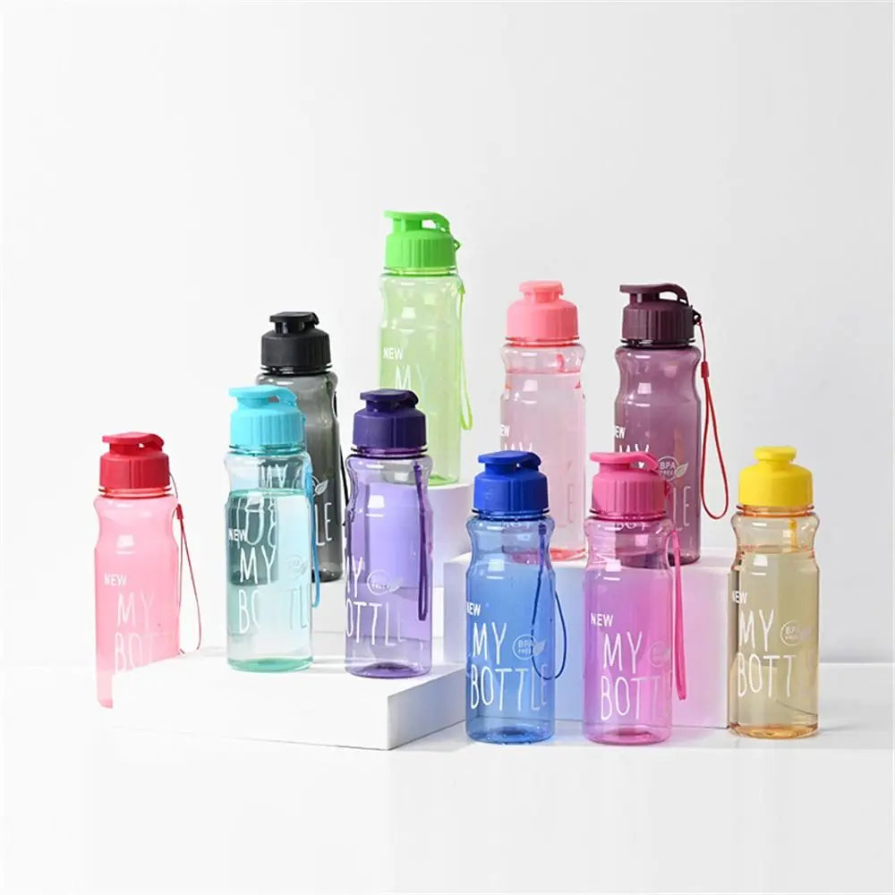 Bouteille d'eau multicolore en plastique de grande capacité