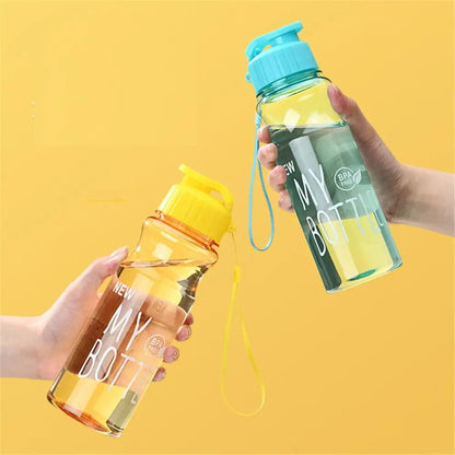 Bouteille d'eau multicolore en plastique de grande capacité
