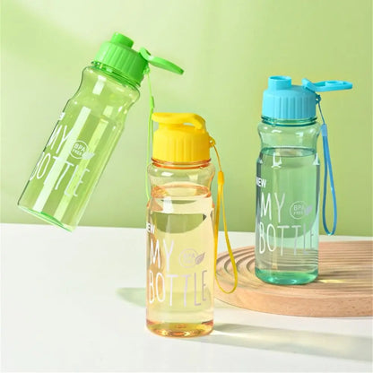 Bouteille d'eau multicolore en plastique de grande capacité