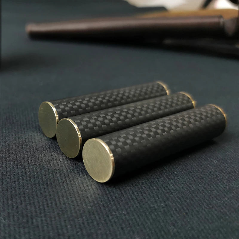 jouet anti stress modèle carreaux noirs