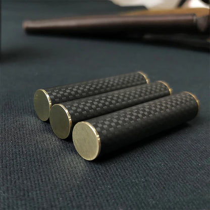 jouet anti stress modèle carreaux noirs