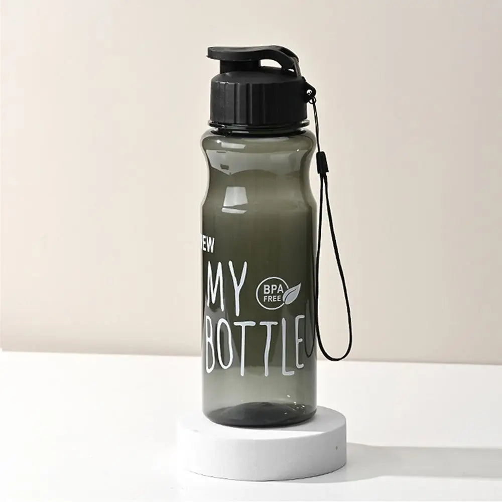 Bouteille d'eau multicolore en plastique de grande capacité