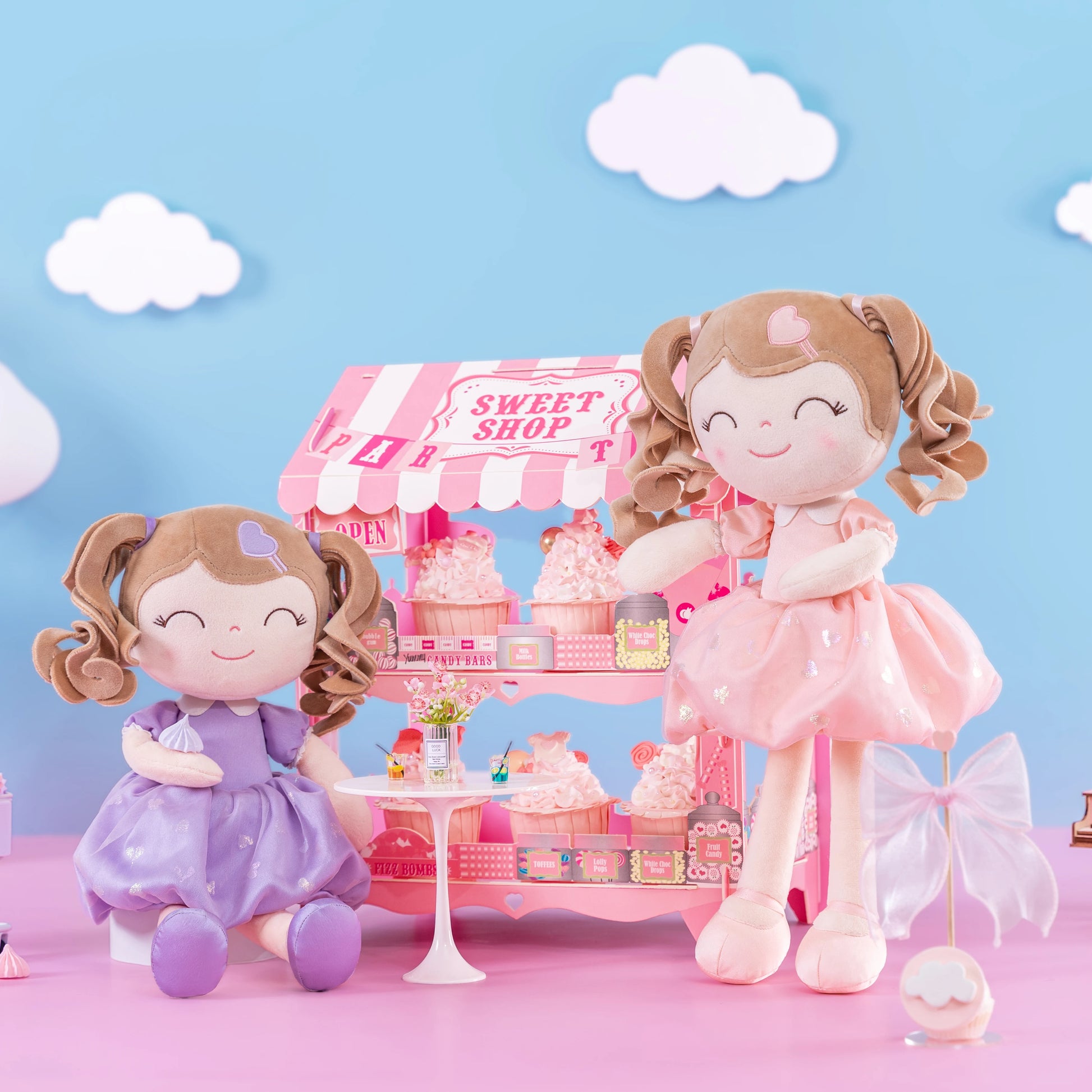 deux 2 poupée pour fillette rose et mauve avec des coeurs blancs