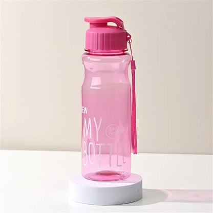 Bouteille d'eau multicolore en plastique de grande capacité