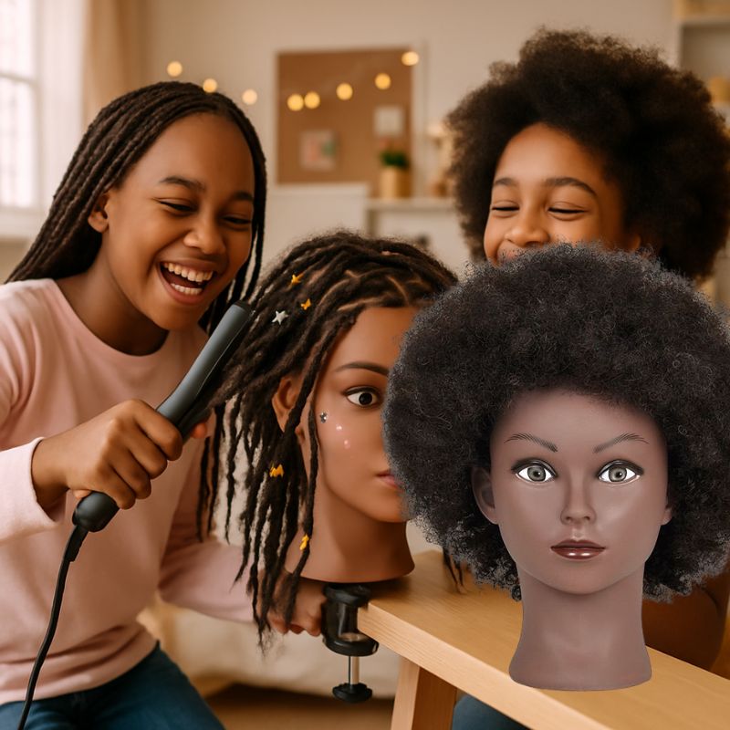 2 grandes amies d'origine Haitienne s'amusent à pratiquer des coiffure et des maquillage sur la tete a coiffer afro