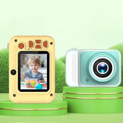 2 appareil photo numéique recto et verso montre que l écran est grand et l'image est claire
