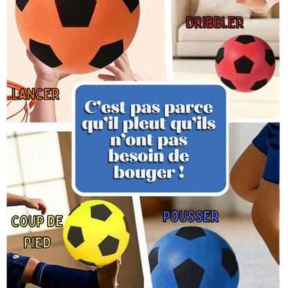 ce n est pas parce qu il pleut qu'ils n'ont pas besoin de bouger. sortez les ballons en mousse