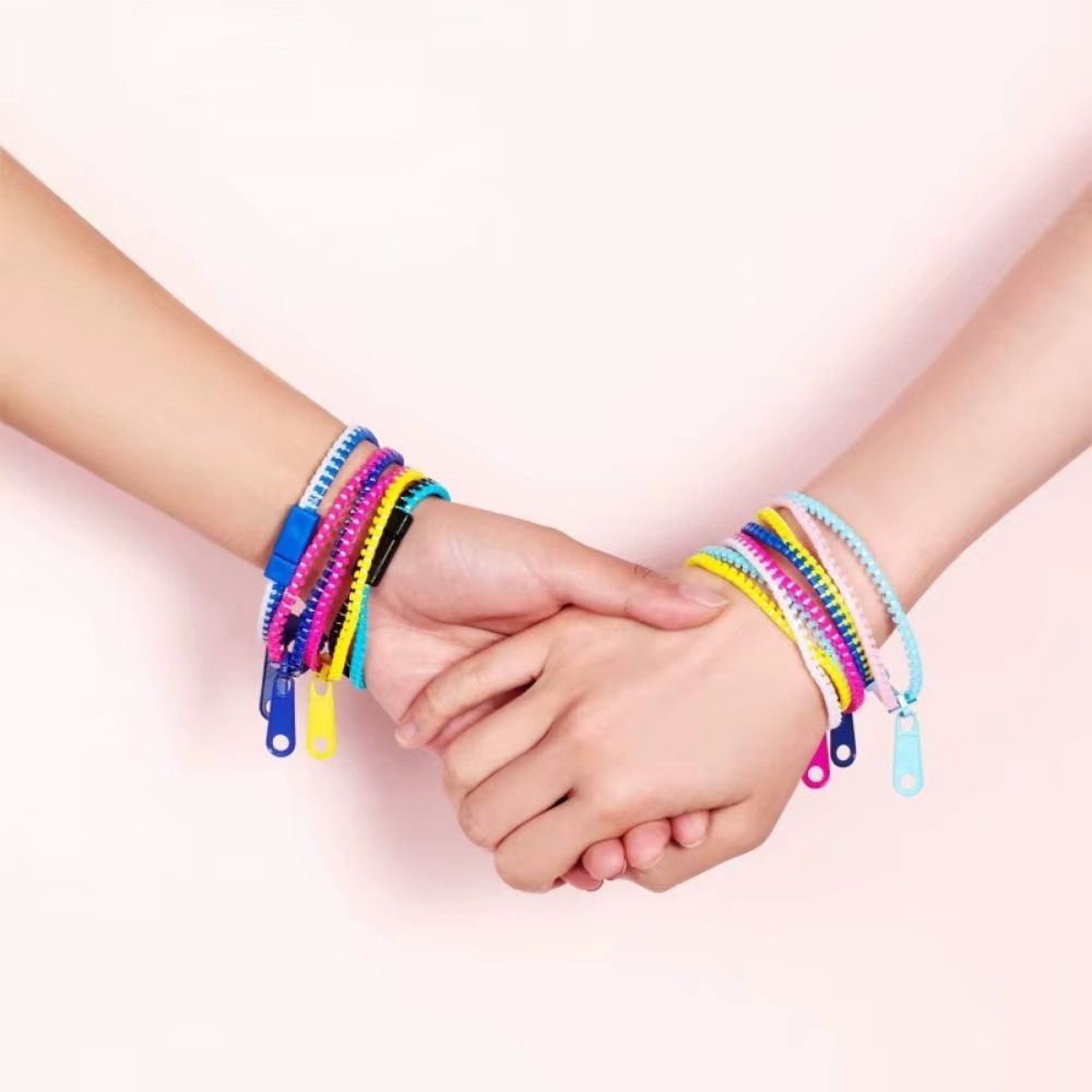 bracelet anti stress  liens d'amitié créés autour d'un fidget toy à la mode