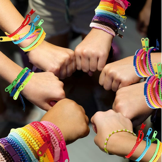 bracelet anti stress colorés les liens d'amitié créés autour d'un fidget toy à la mode