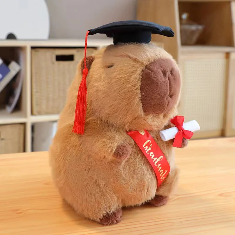 cabybara brun avec chapeau et diplôme de finissant