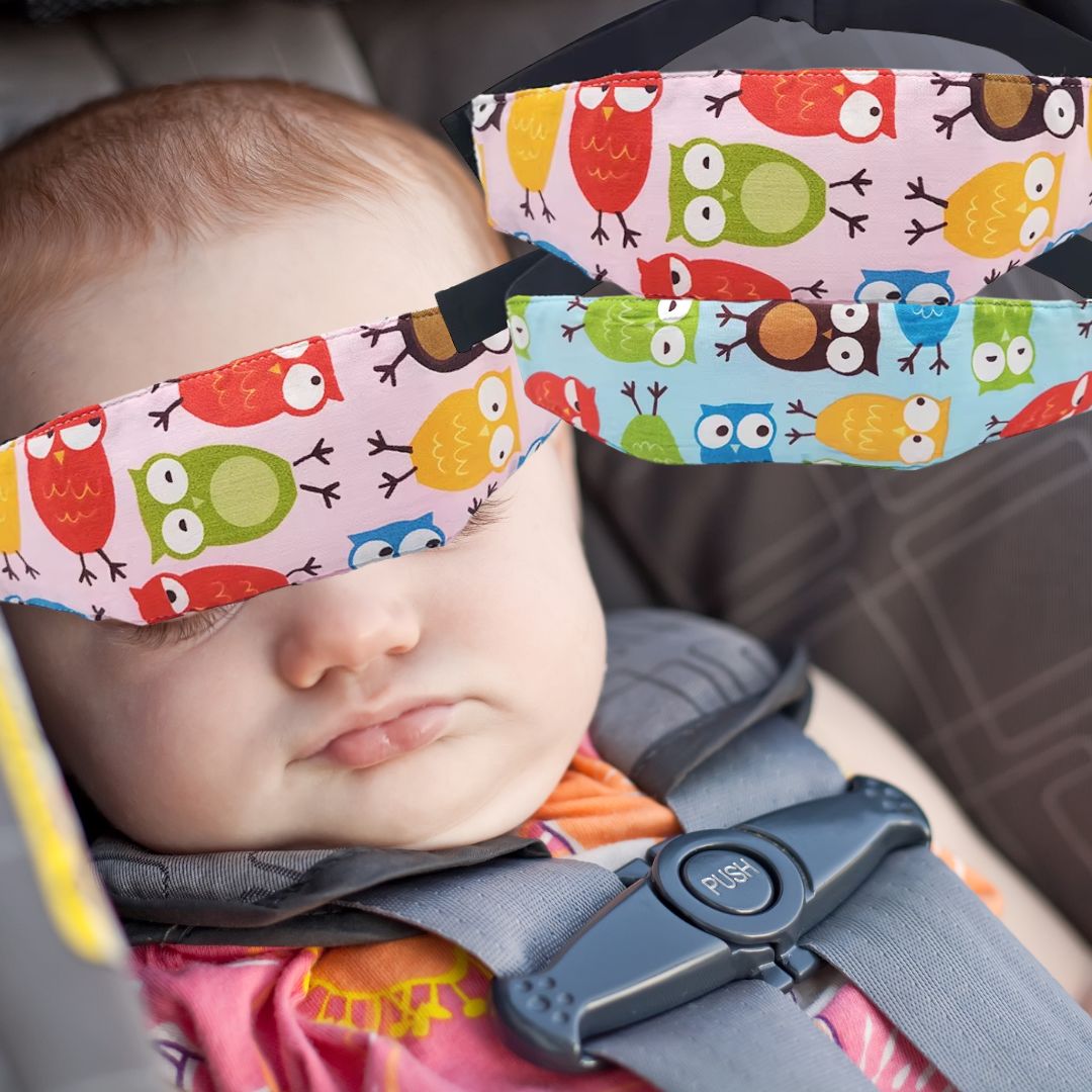 bebe dort sans soucis de tête pendant avec son cale tete bebe sécuritaire