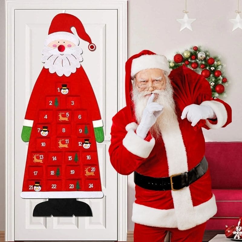Père Noël utilise un calendrier de l'avent à remplir lui même