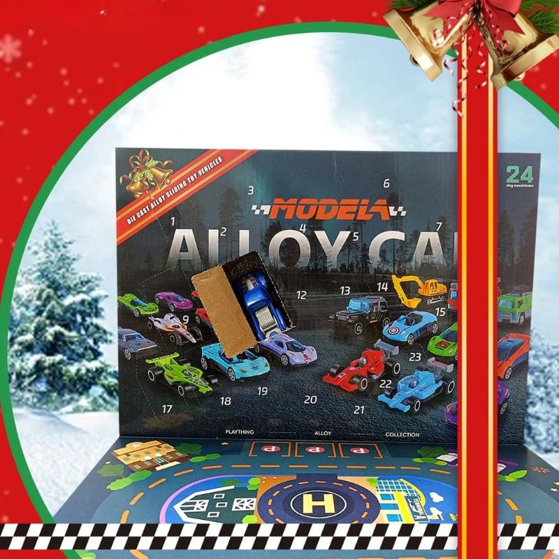 une boîte de calendrier de l'avent enfant de 24 porte pour le décompte d'avant Noël avec pièce de jeu à l'endos de la boîte.