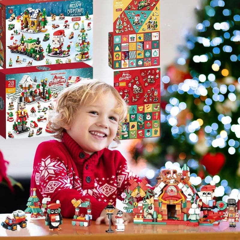 un beau garçon heureux de son caledrier de l'avent enfant pour patienter 24 dodos avant Noël