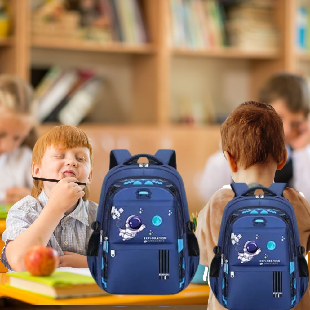 cartable CP garçon bleu avec plusieurs compartiments de rangement bien organisé