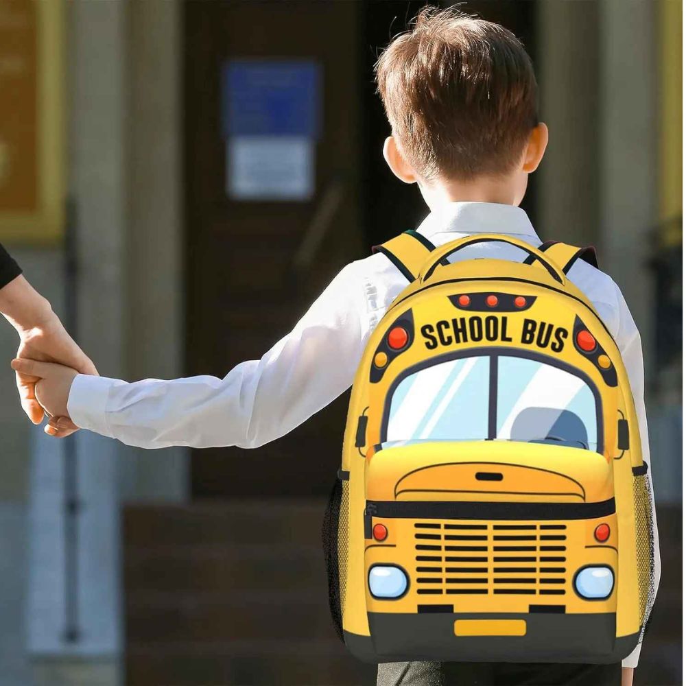 CARTABLE maternelle pour enfant de 5-12ans modèle 2026 autobus scolaire jaune détails recto et verso. modèle unique