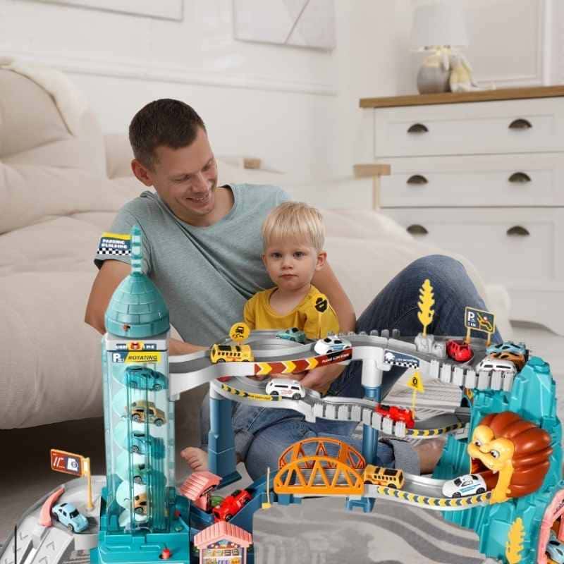 Papa et fiston joueront des heures avec ce circuit voiture enfant de la montagne du Lion avec la tour électrique contrôlant la vitesse et le son