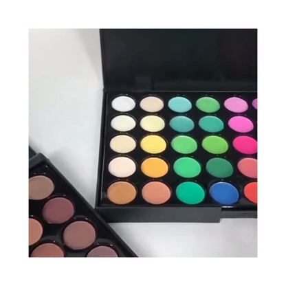 qualité de la pâte de coloration dans le coffret maquillage