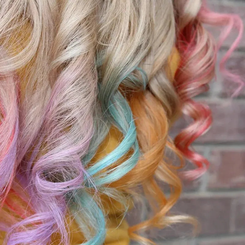 belle coiffure de tete a coiffer blonde avec de la craie pour cheveux pour colorer en douceur